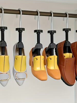 Un juego de estiradores de zapatos diseñados para ajustes de longitud y ancho - Estos expandidores de zapatos ajustables presentan ajustes en cuatro direcciones y están hechos de plástico duradero, ideales para reparaciones de zapatos, reajuste y el cuidado general de los zapatos
