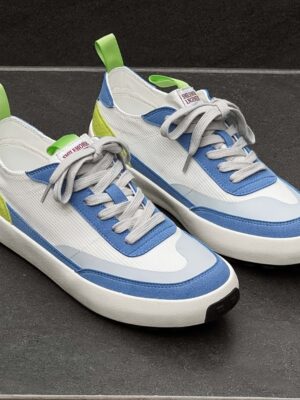 Nuevas zapatillas de skate de caña baja para hombre, estilo urbano de verano con bloques de color, diseño de contraste blanco-azul-verde, parte superior de lona transpirable, suela suave, zapatillas urbanas versátiles para atuendo casual y fotografía callejera