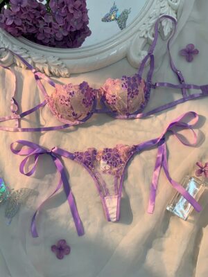 Conjunto de sujetador y ropa interior para mujer de edición limitada para el Día de San Valentín con pétalo bordado brillante y cinturilla de cinta con borlas
